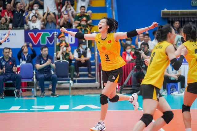 Trần Thị Thanh Thúy cùng tuyển bóng chuyền nữ VN tự tin trước SEA Games 32