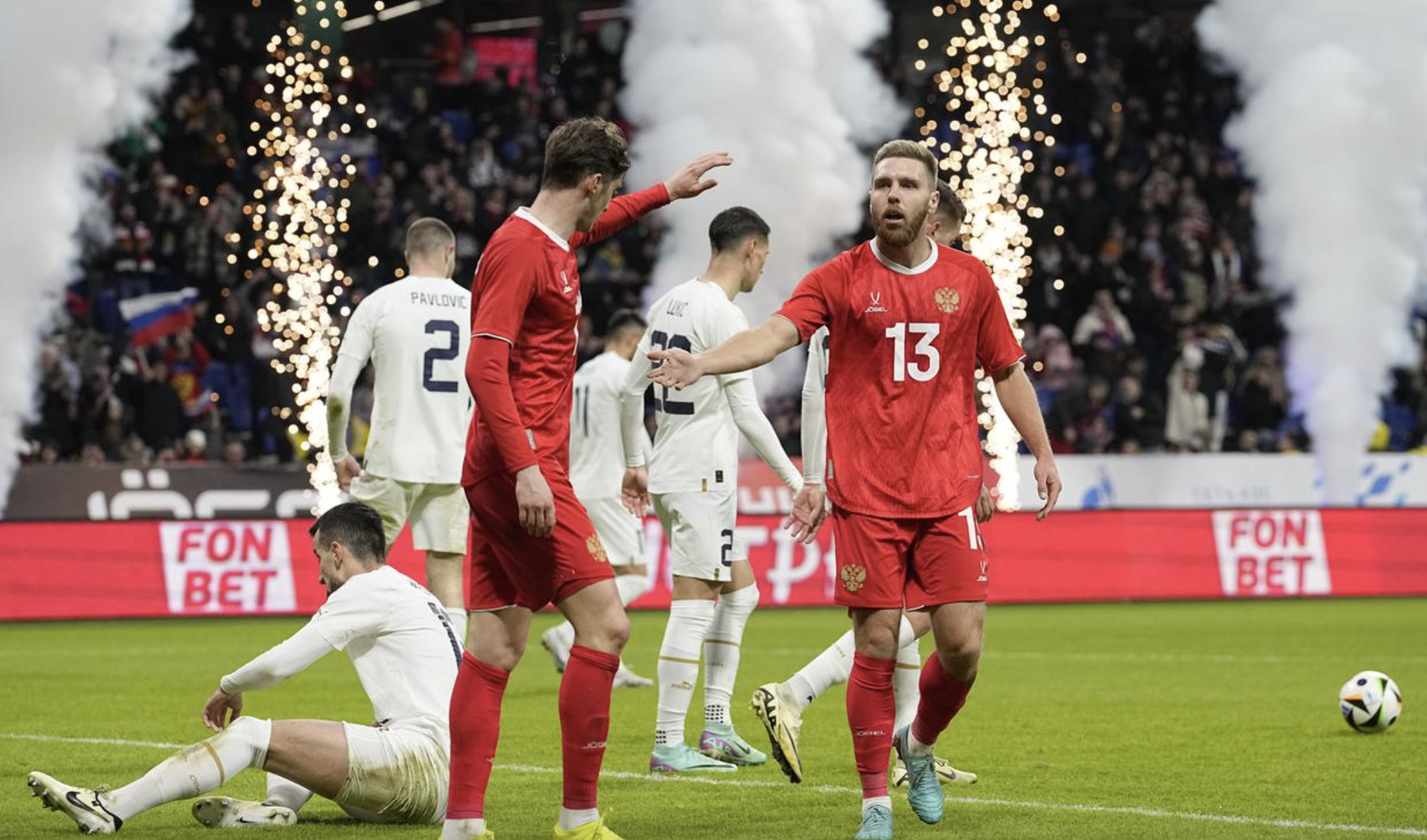 Nga (áo đỏ) thắng Serbia 4-0 ở trận giao hữu vào tháng 6/2024