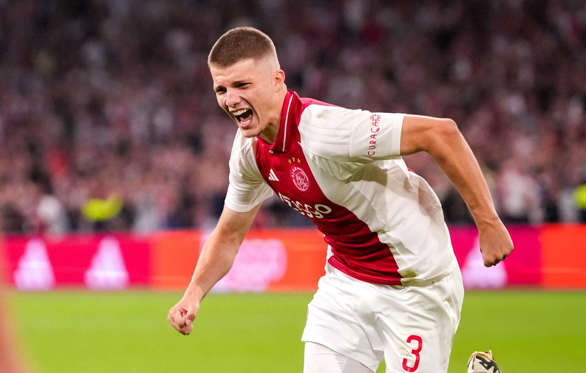 Niềm vui của Anton Gaaei khi ấn định chiến thắng cho Ajax