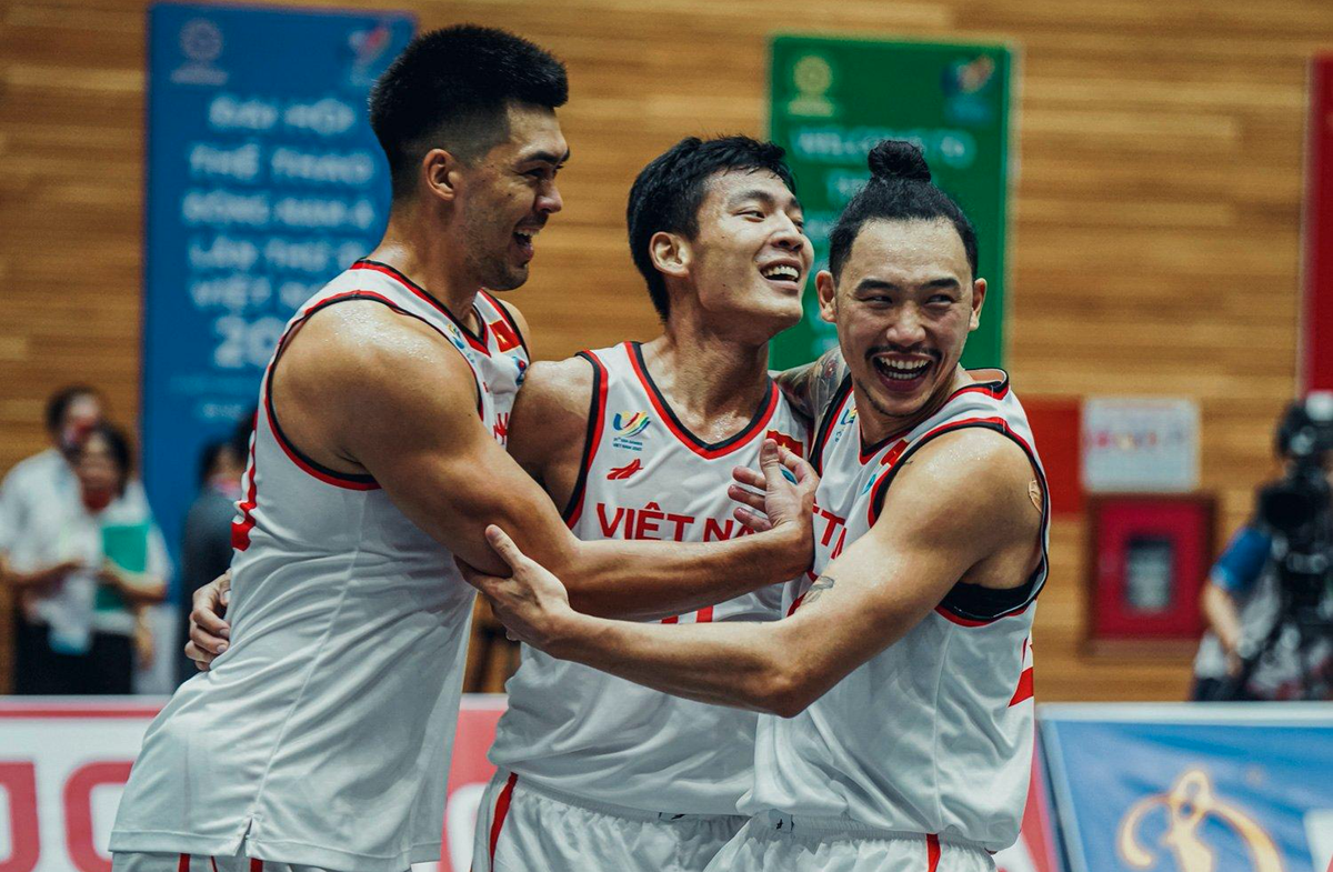 Tâm Đinh cùng tuyển Việt Nam giành huy chương bạc tại SEA Games 31 