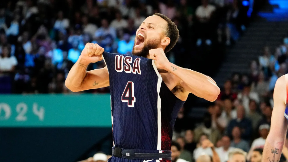 Stephen Curry sau màn toả sáng ở bán kết đã tiếp tục bùng nổ tại chung kết bóng rổ nam Olympic cho tuyển Mỹ