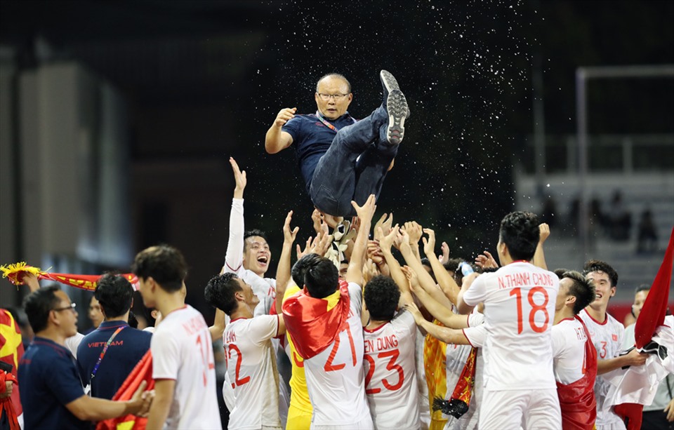 Huấn luyện viên Park Hang-seo cùng U22-U23 Việt Nam giành huy chương vàng SEA Games 2 kỳ liên tiếp.